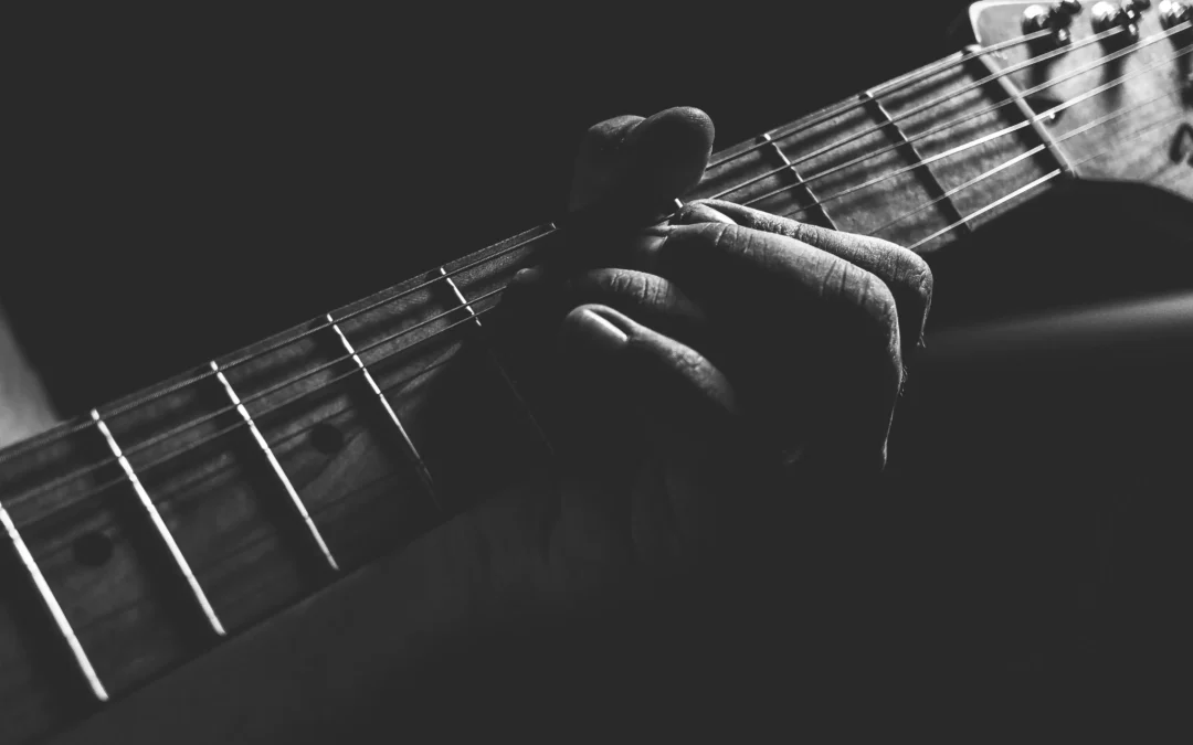 Where to Eat in Hilo at Night: Bars, Live Music & Late-Afternoon Dining at Waiʻoli Lounge